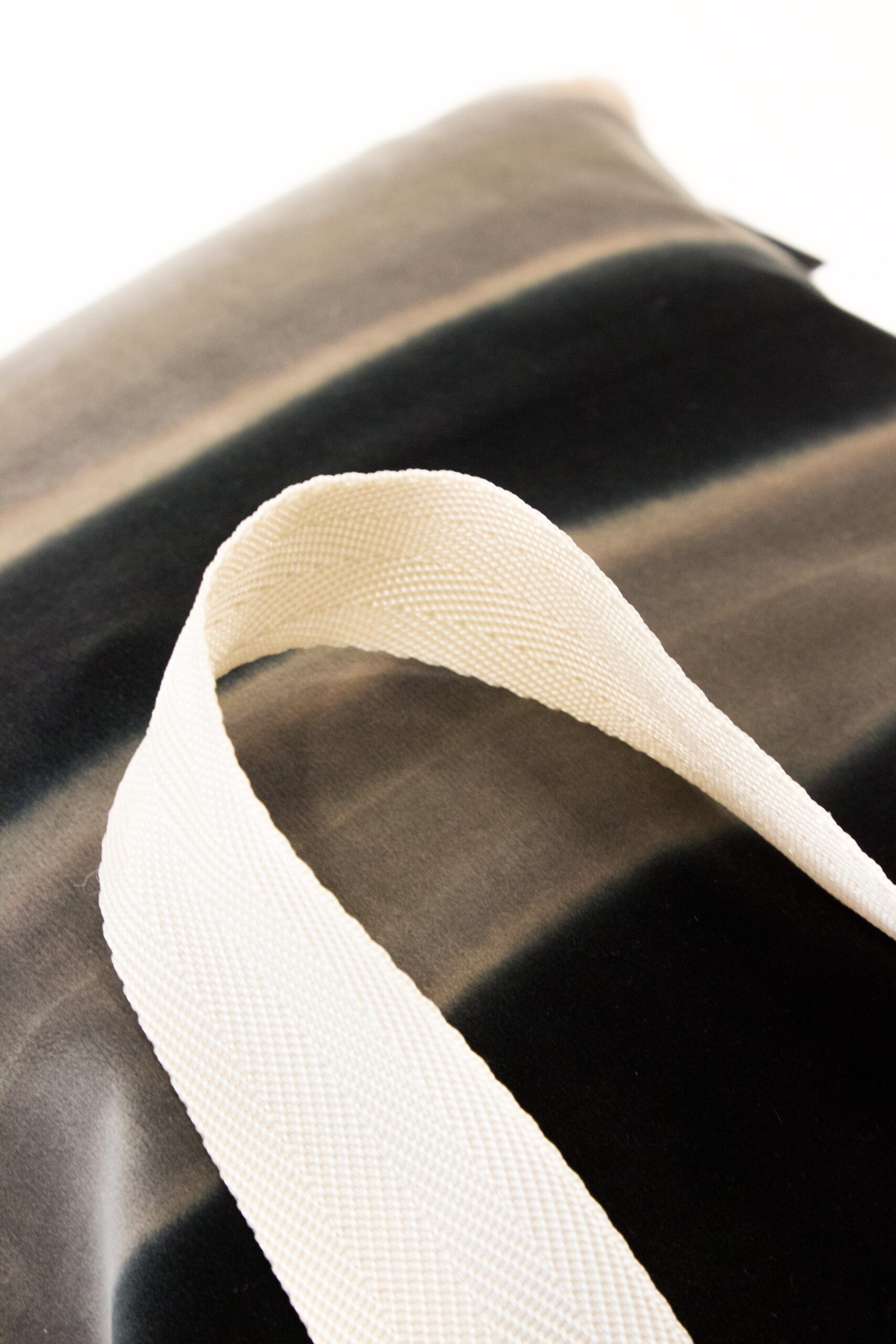 Rubino_totebag_velluto_astratto03
