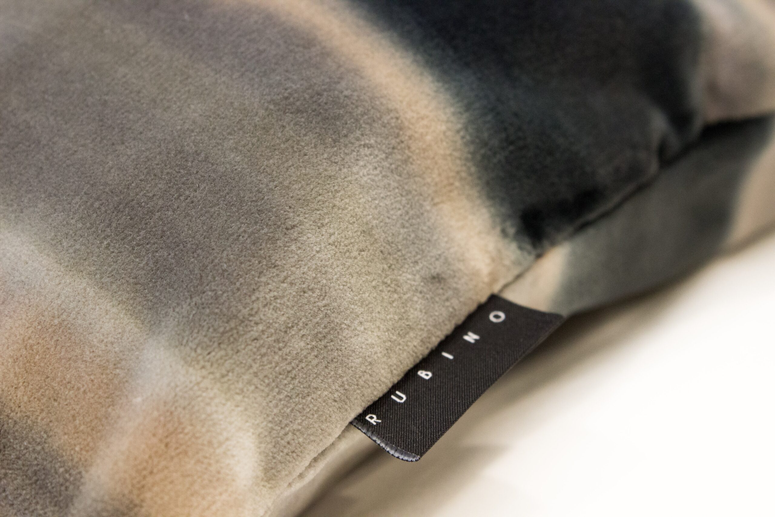 Rubino_totebag_velluto_astratto04