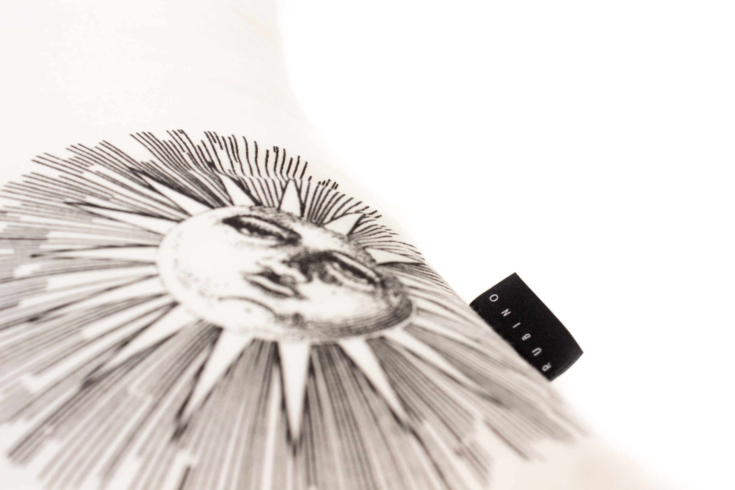 Rubino_cuscino_bianco/nero_Sole02