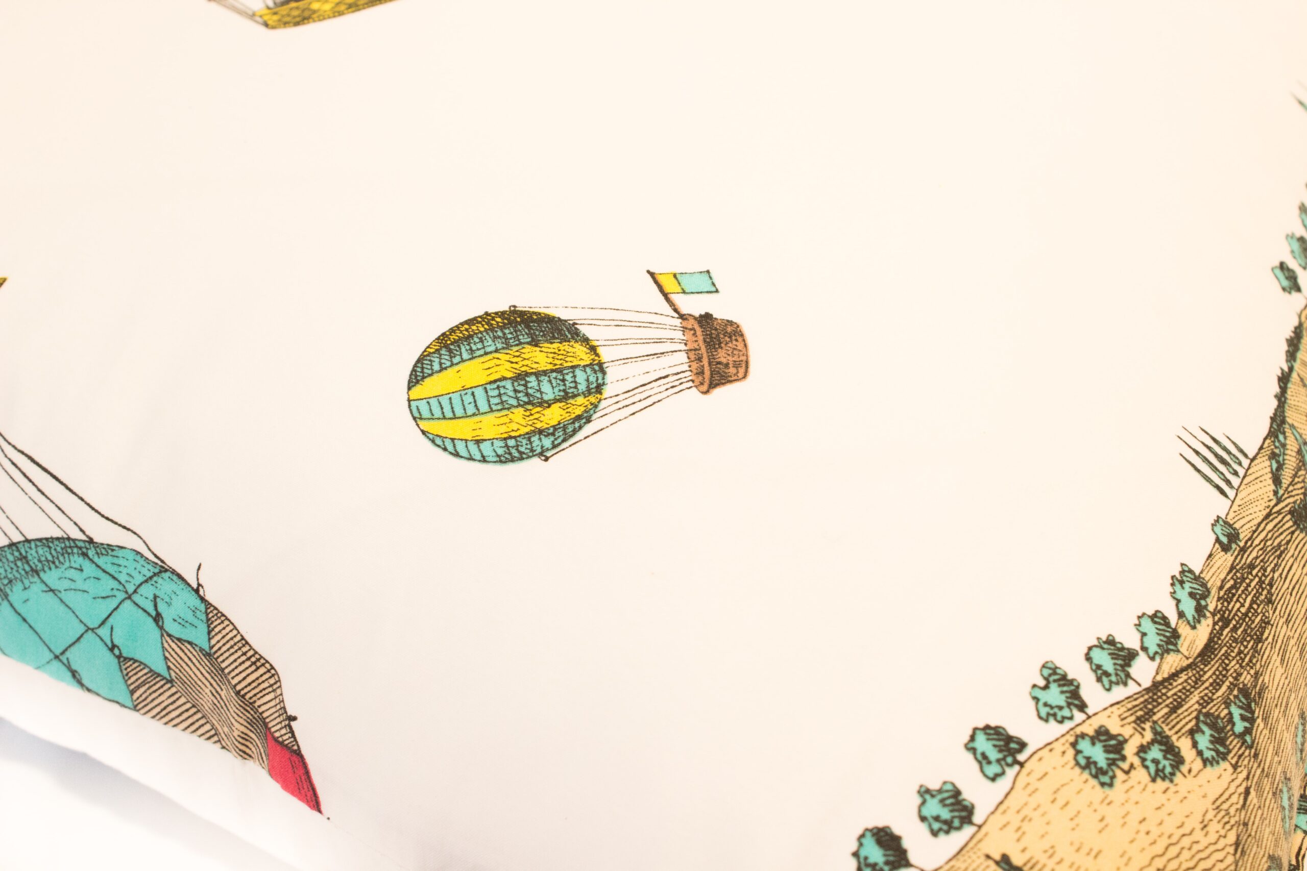 Rubino_cuscino_bianco_mongolfiere03