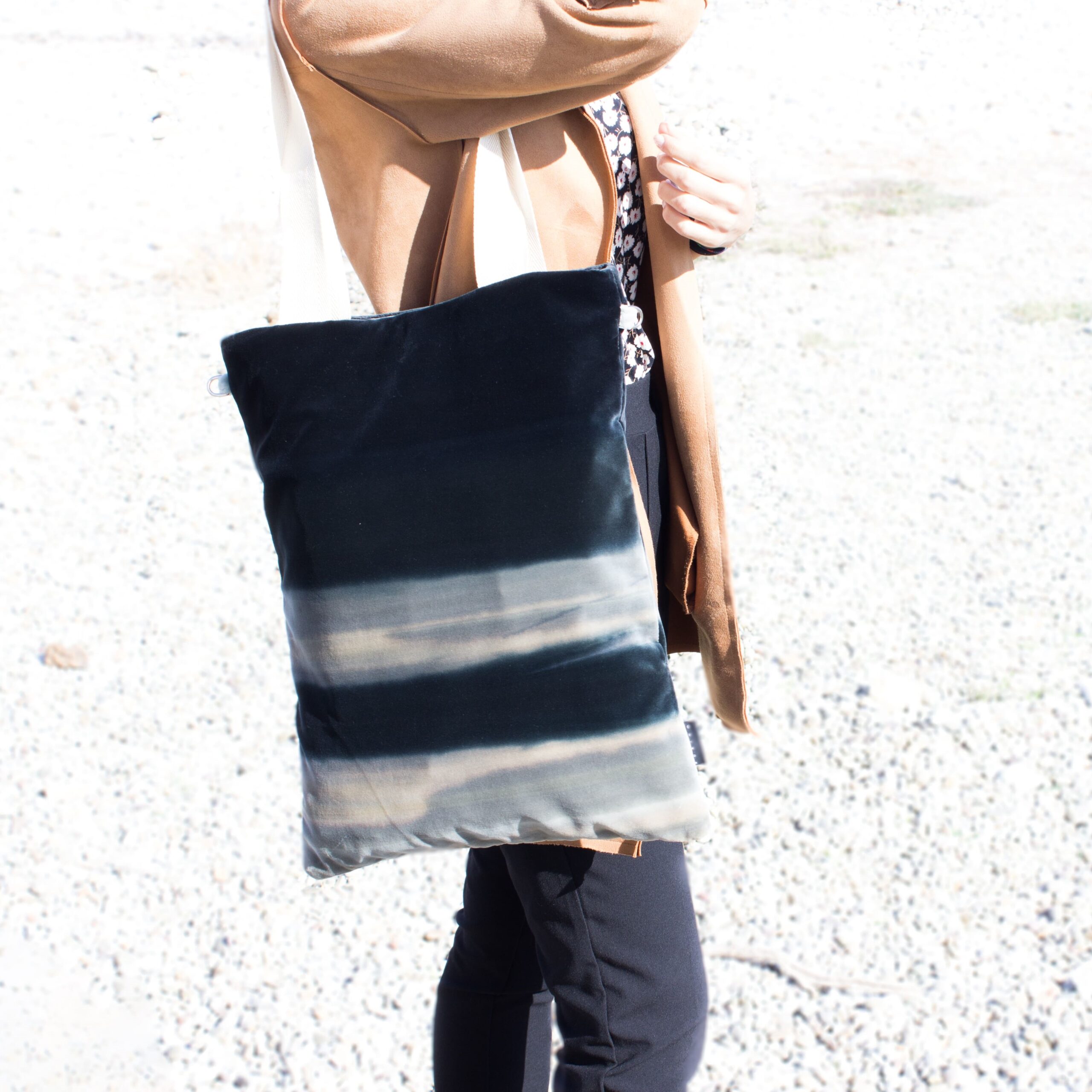 Rubino_totebag_velluto_astratto07