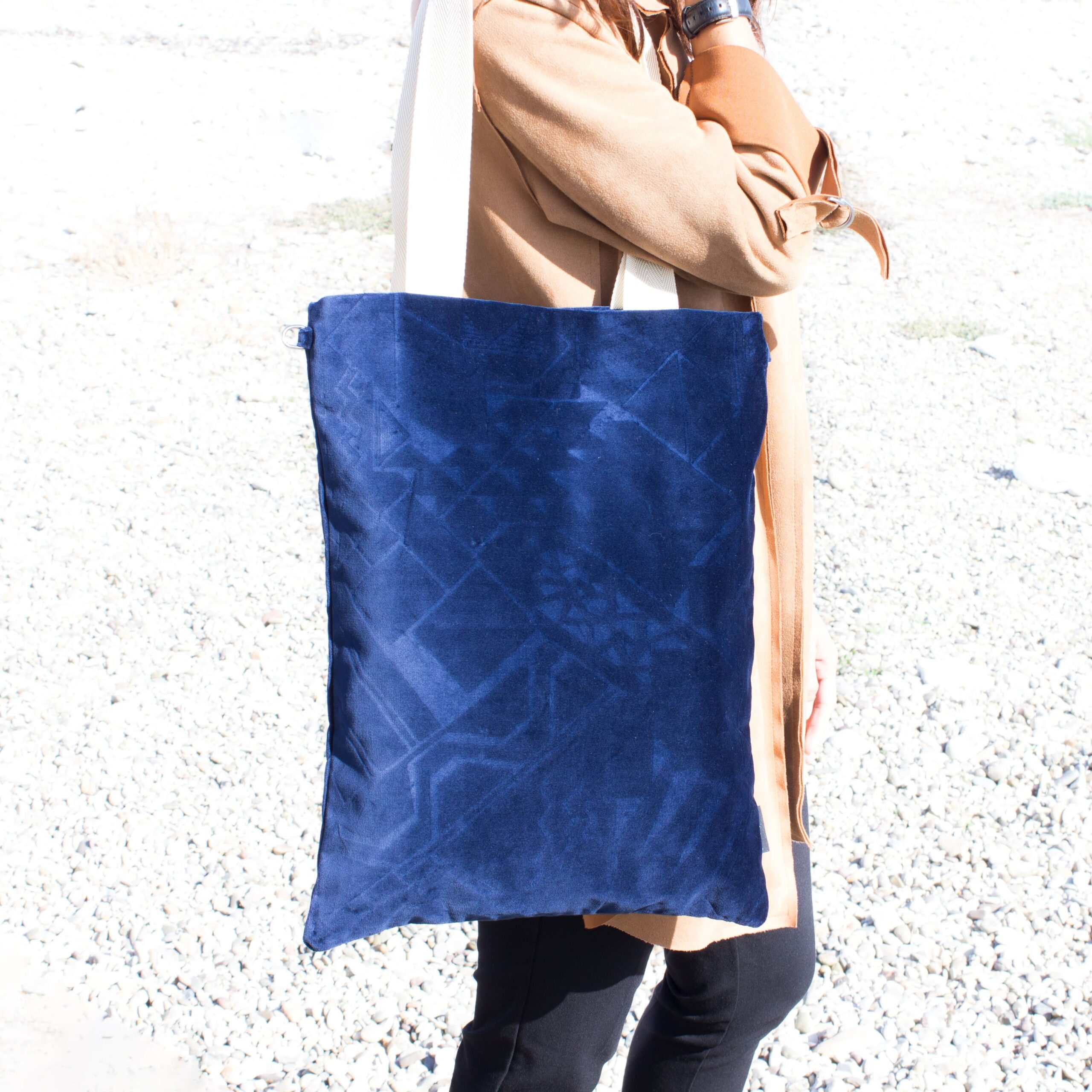 Rubino_totebag_velluto_blu09