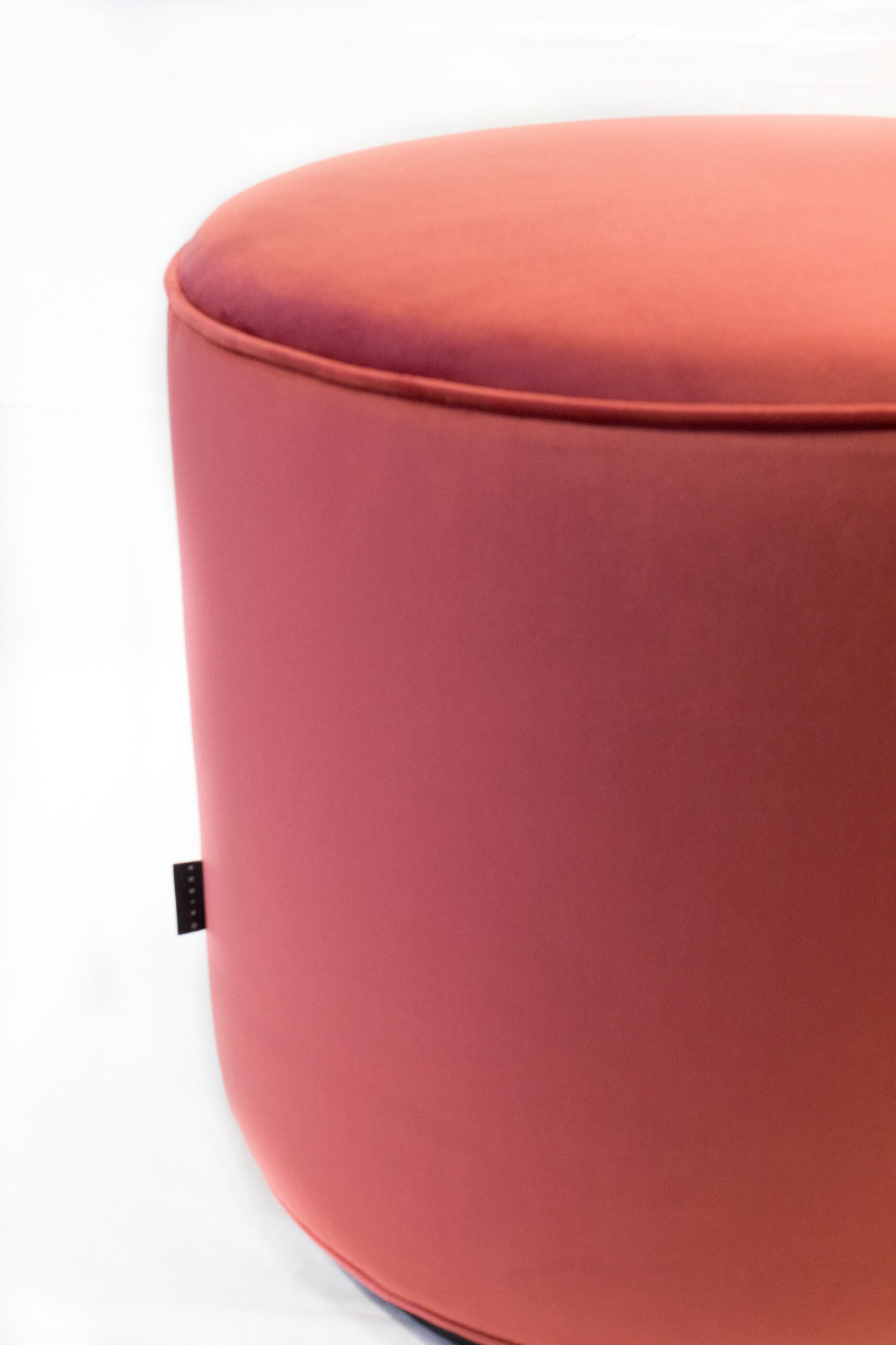Rubino_pouf_velluto_magenta_03
