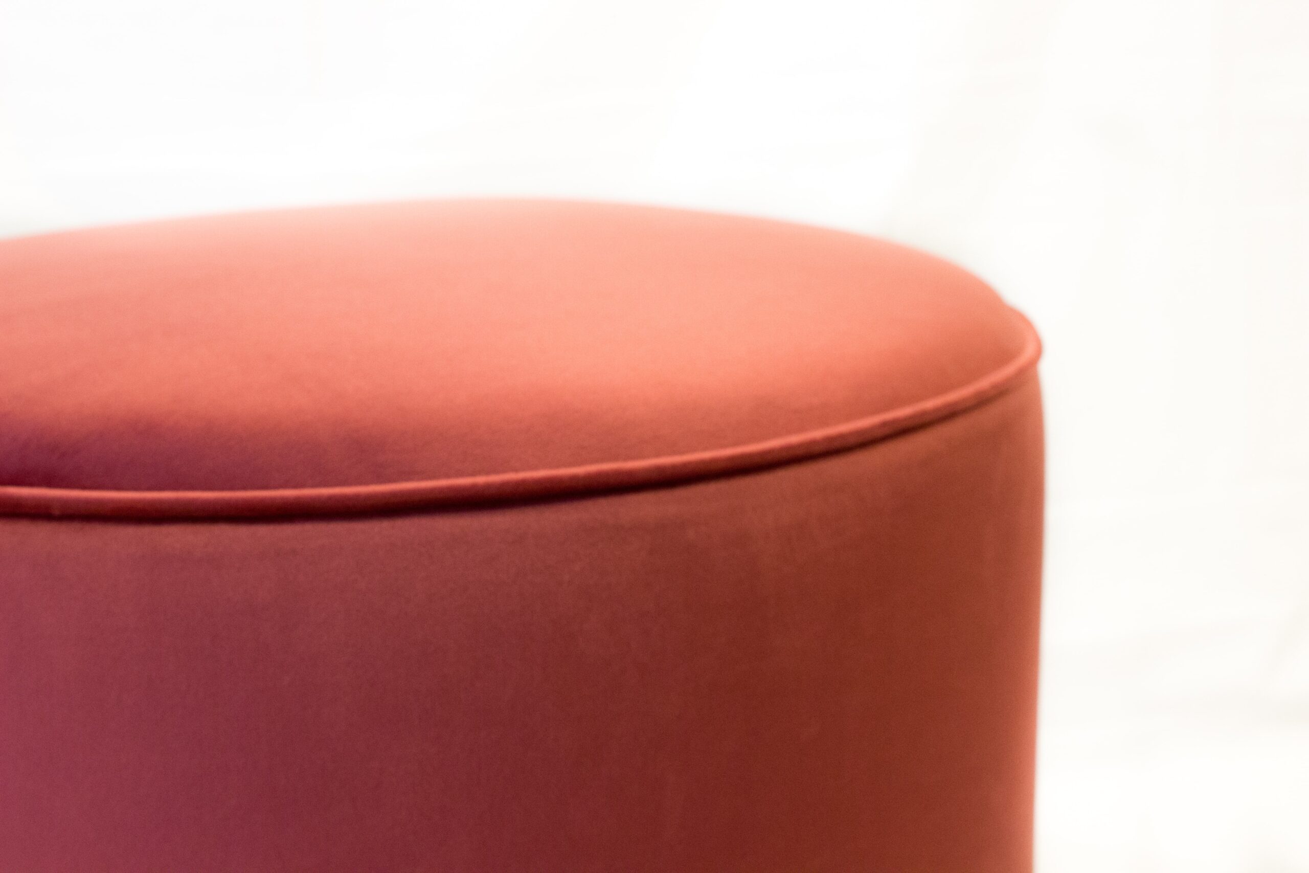 Rubino_pouf_velluto_magenta_02